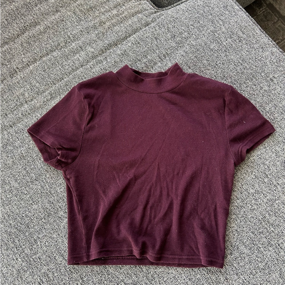 Maroon cropped mock neck tee